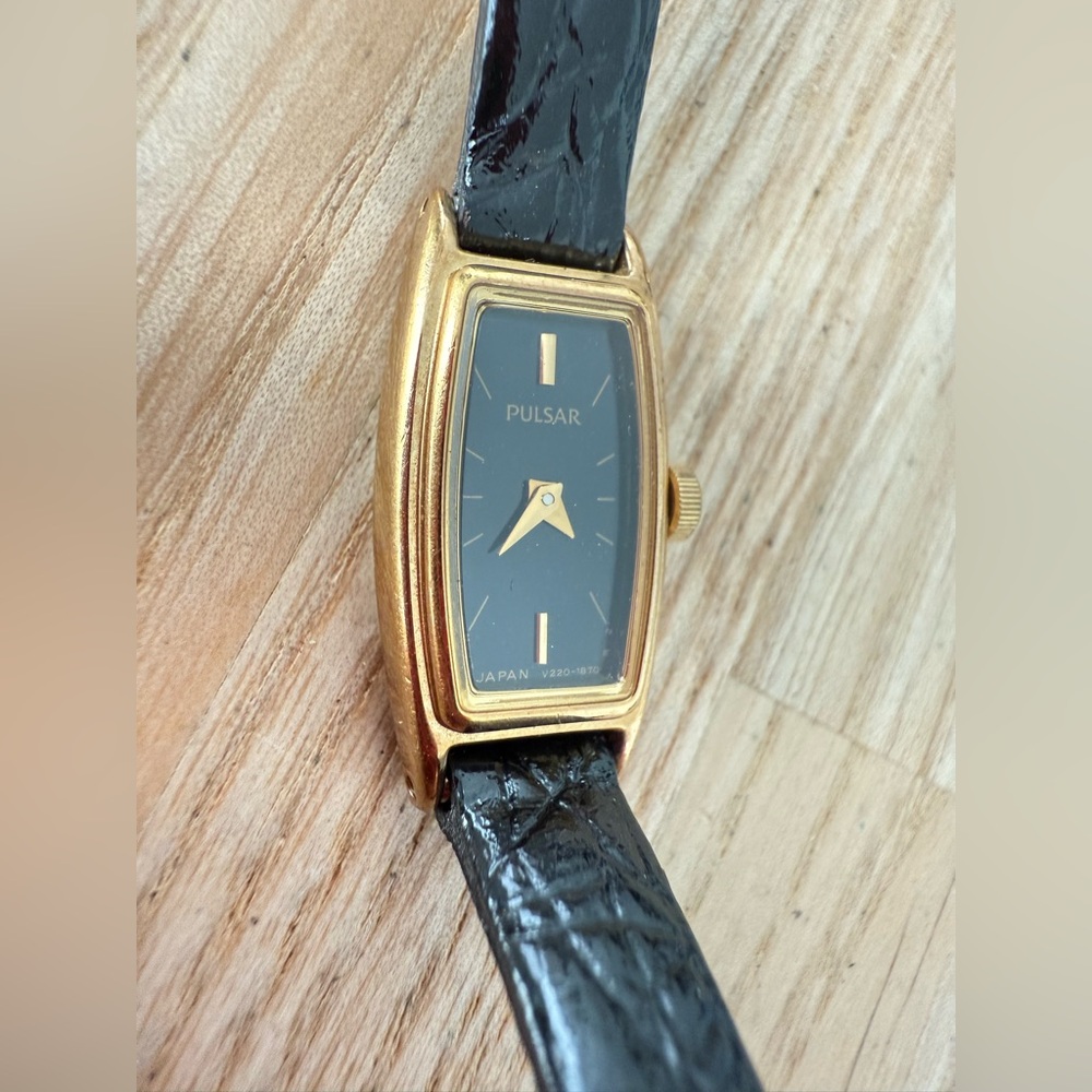 Pulsar ladies black dial gold tone black leather watch NEW BATTERY
